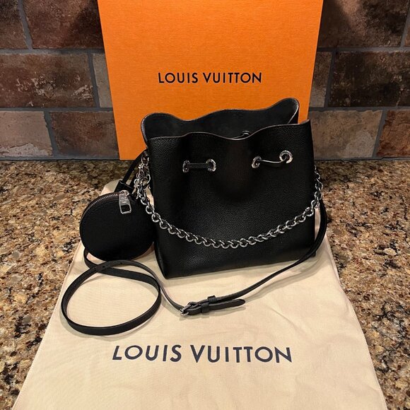 LOUIS VUITTON Bella Mahina Black Leather Shoulder / Hand Bag - Picture 10 of 13